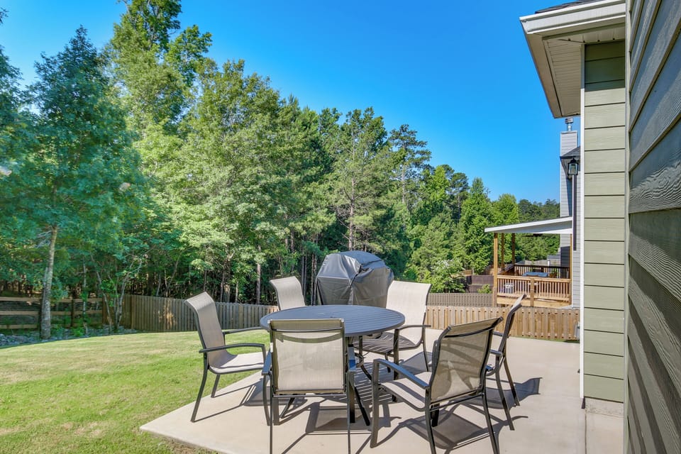 Patio | Outdoor Dining Area | Gas Grill