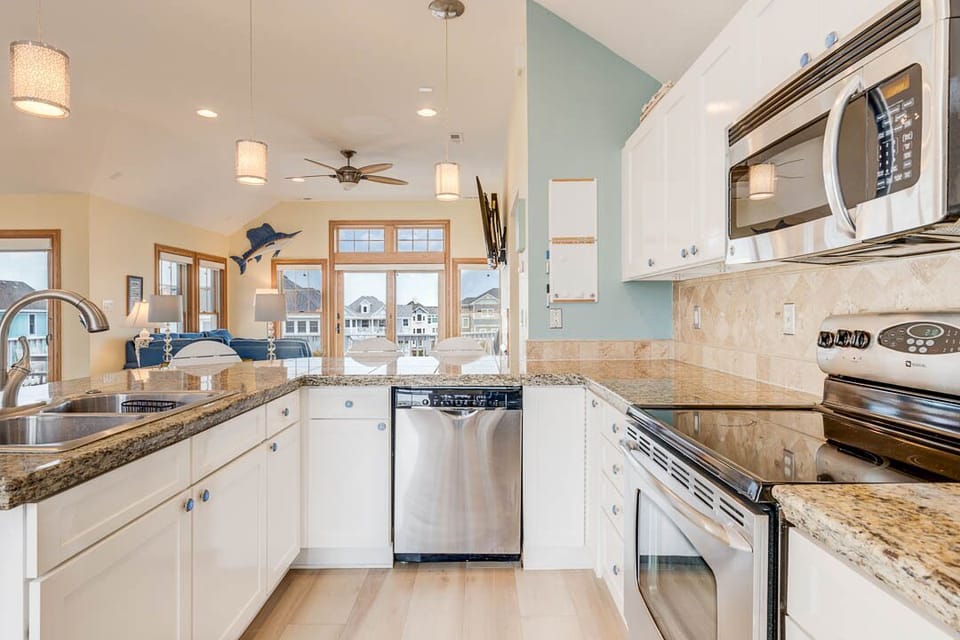 Top-Level Kitchen with Bar (seats 5)