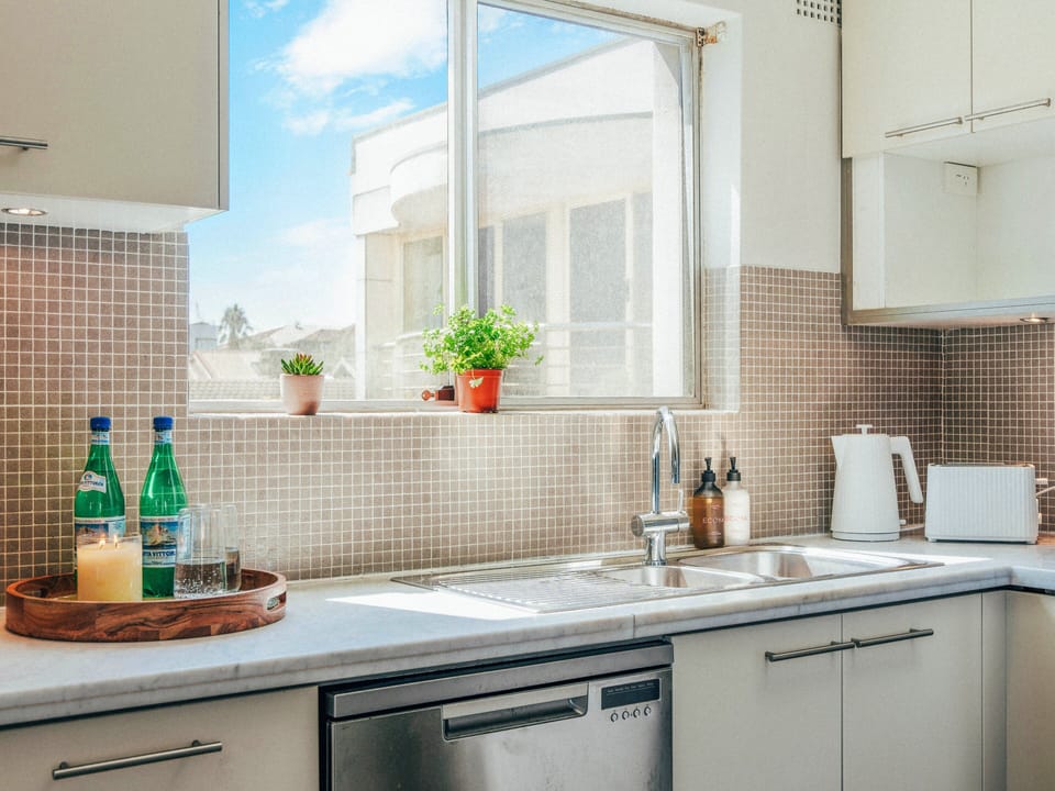 Deluxe Apartment, 2 Bedrooms, Non Smoking | Private kitchen | Fridge, microwave, oven, stovetop