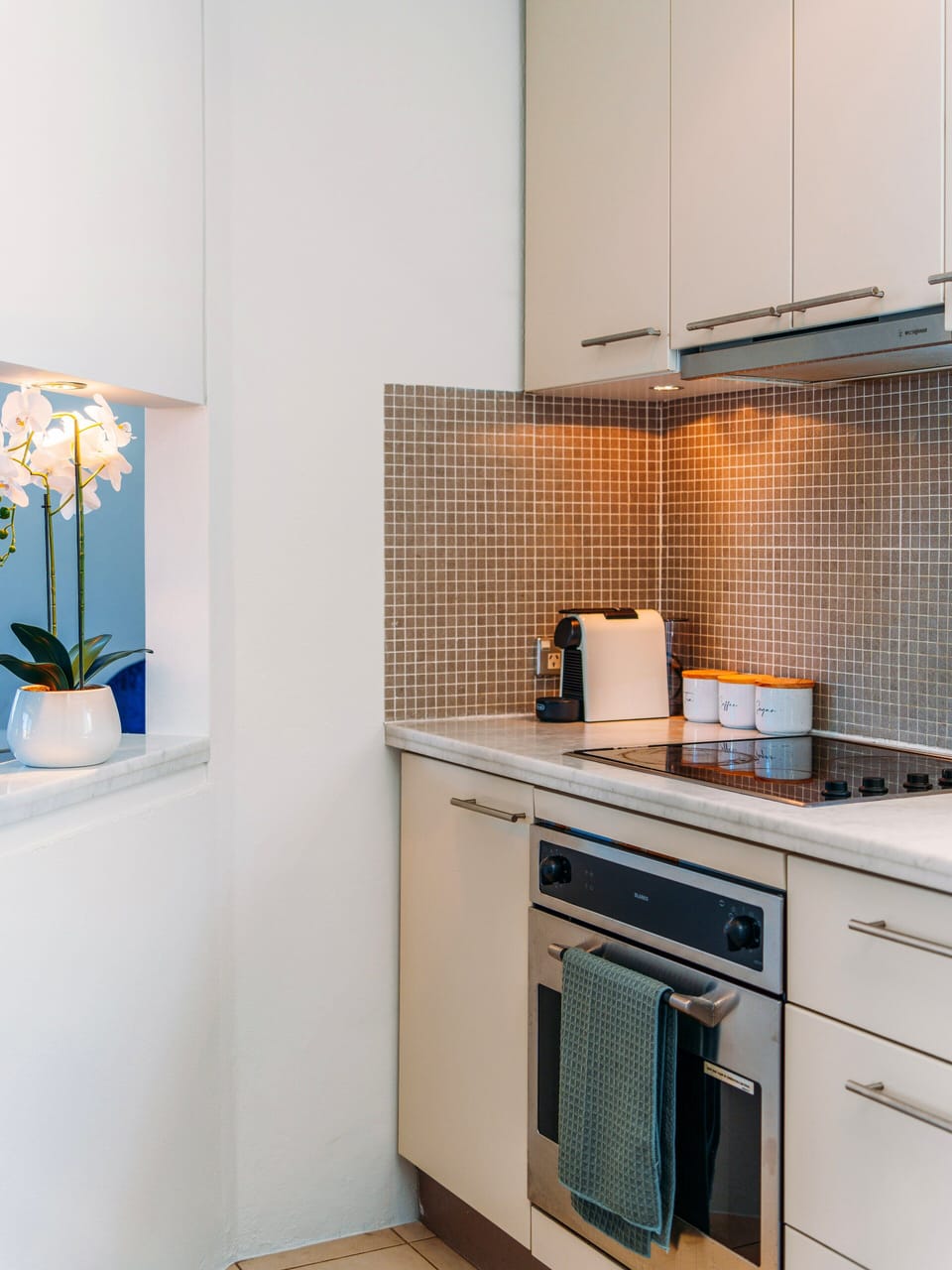 Deluxe Apartment, 2 Bedrooms, Non Smoking | Private kitchen | Fridge, microwave, oven, stovetop