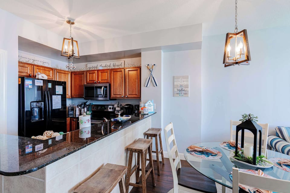 Condo, Multiple Beds, Balcony, Ocean View (Sunrise Sands) | Dining