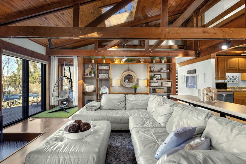 House, Multiple Beds, Kitchen (Cedar Nest) | Living area | 42-inch flat-screen TV with digital channels