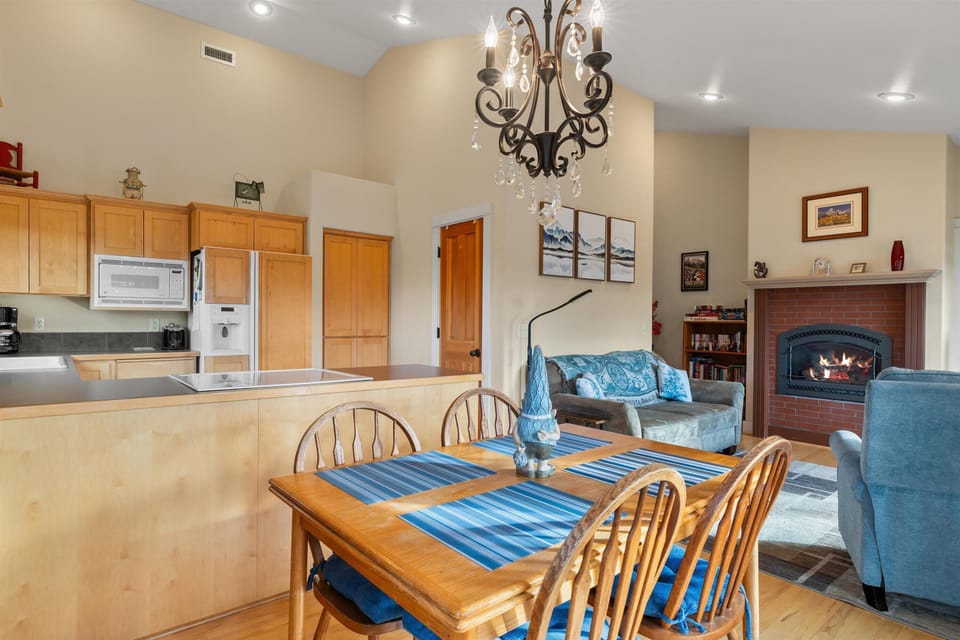 Condo, Multiple Beds, Balcony, Garden View (The Three Sisters) | Dining
