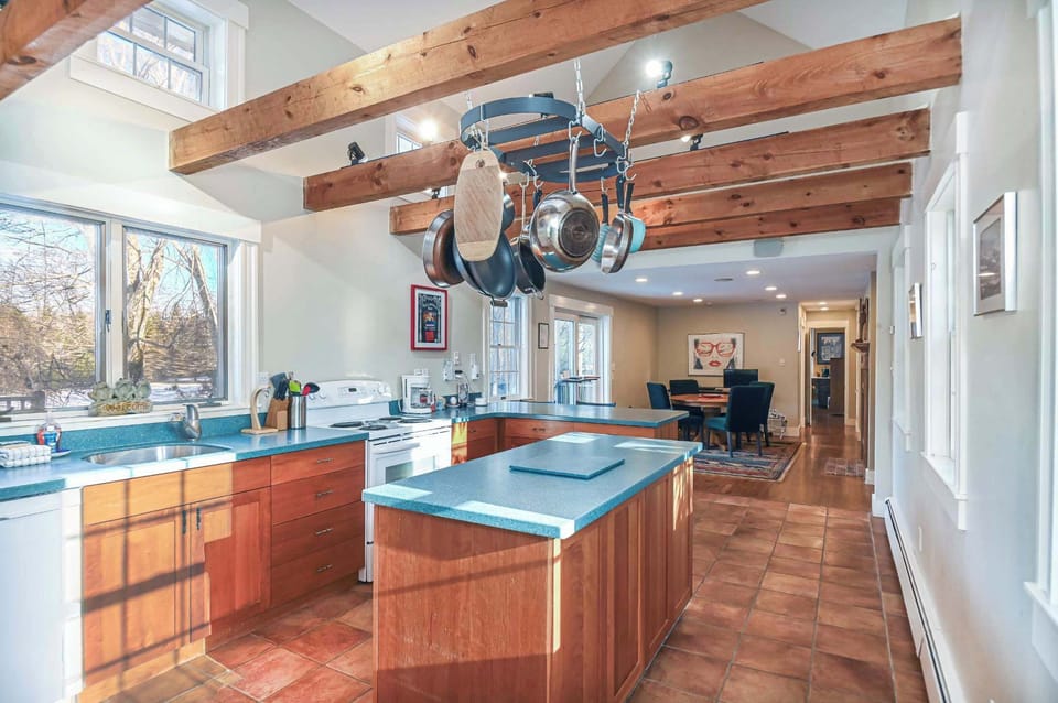 House, Multiple Beds, Hot Tub, Garden View (Maple Shadow Farm) | Private kitchen | Fridge, microwave, oven, stovetop