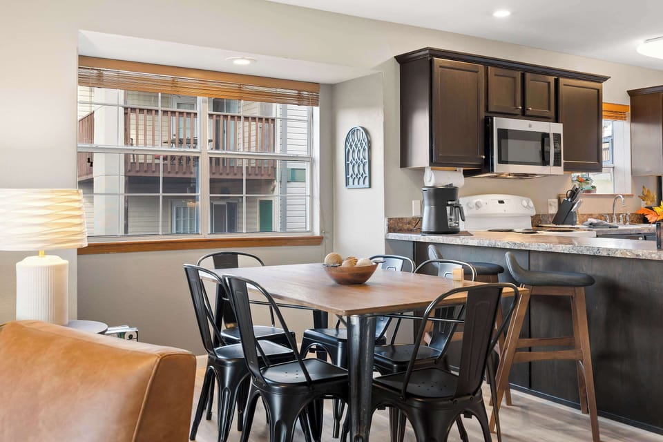 Condo, Multiple Beds, Balcony, Mountain View (Silver Lake Hideaway) | Dining