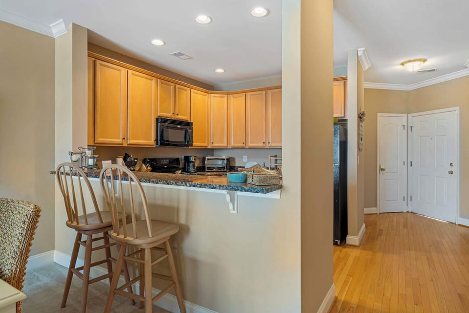 Condo, Multiple Beds, Balcony, Pool View (Grande at Canal Retreat) | Private kitchen | Fridge, microwave, oven, stovetop