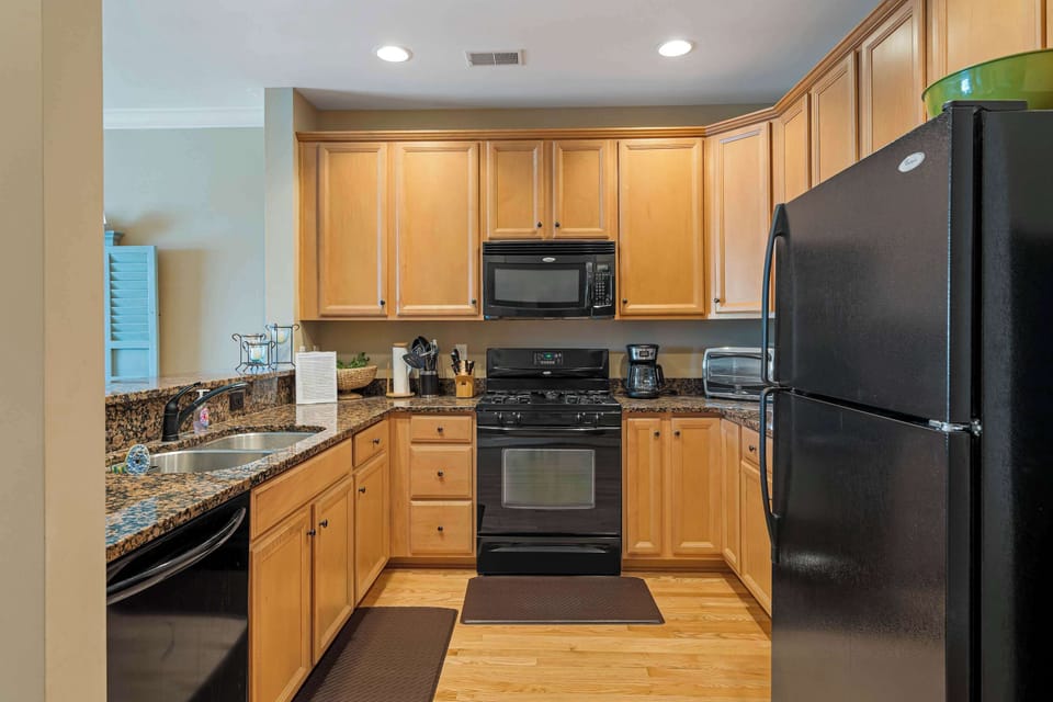 Condo, Multiple Beds, Balcony, Pool View (Grande at Canal Retreat) | Private kitchen | Fridge, microwave, oven, stovetop