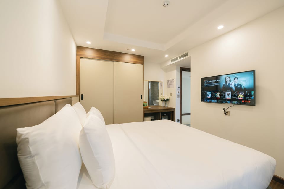 Minibar, desk, soundproofing, free WiFi