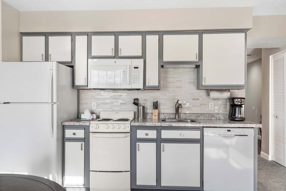 Condo, 1 Queen Bed, Patio, Garden View (Windsor Cottage) | Private kitchen | Coffee/tea maker, dining tables