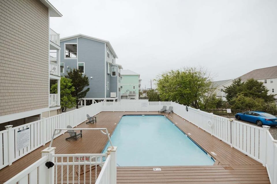 Lounge in the sun, cool off after the beach, and enjoy a relaxing resort‑style atmosphere right at the condo