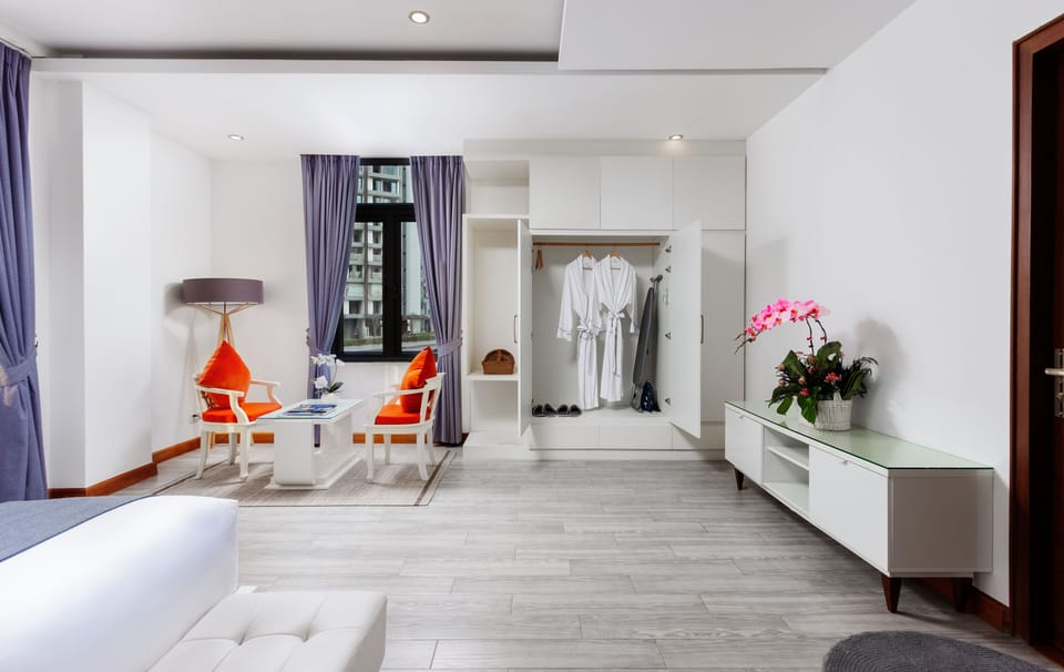 Cocoon Suite King  With Balcony | City view