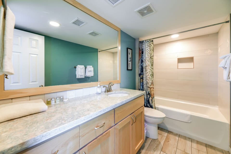 Full Bathroom | Towels Provided