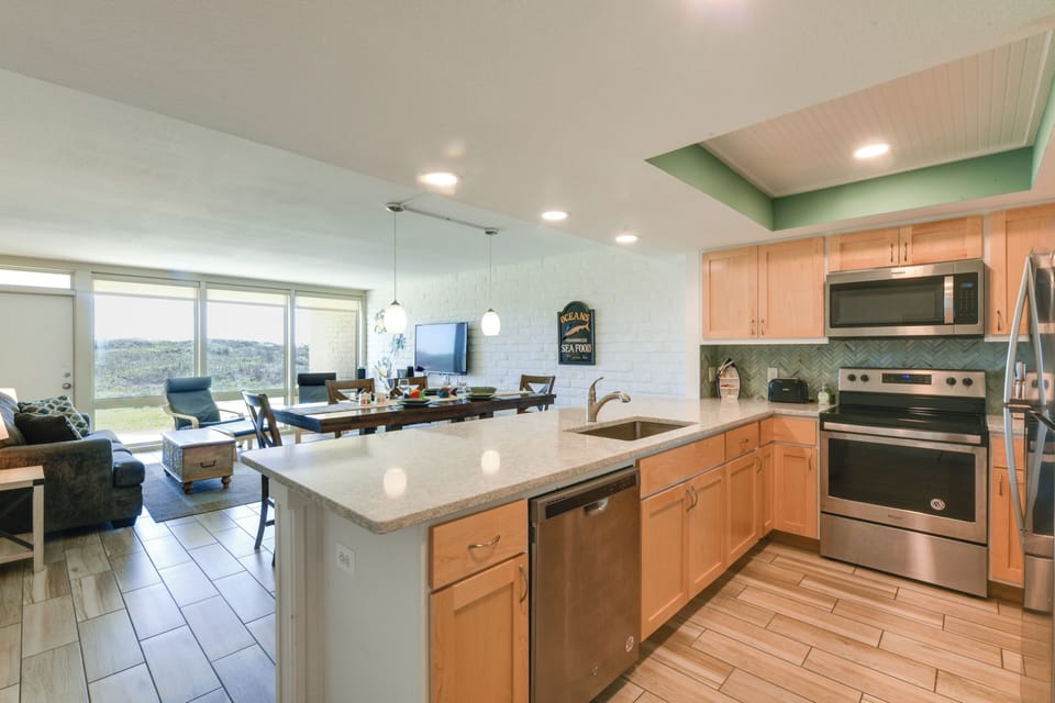 Kitchen | Equipped w/ Cooking Basics