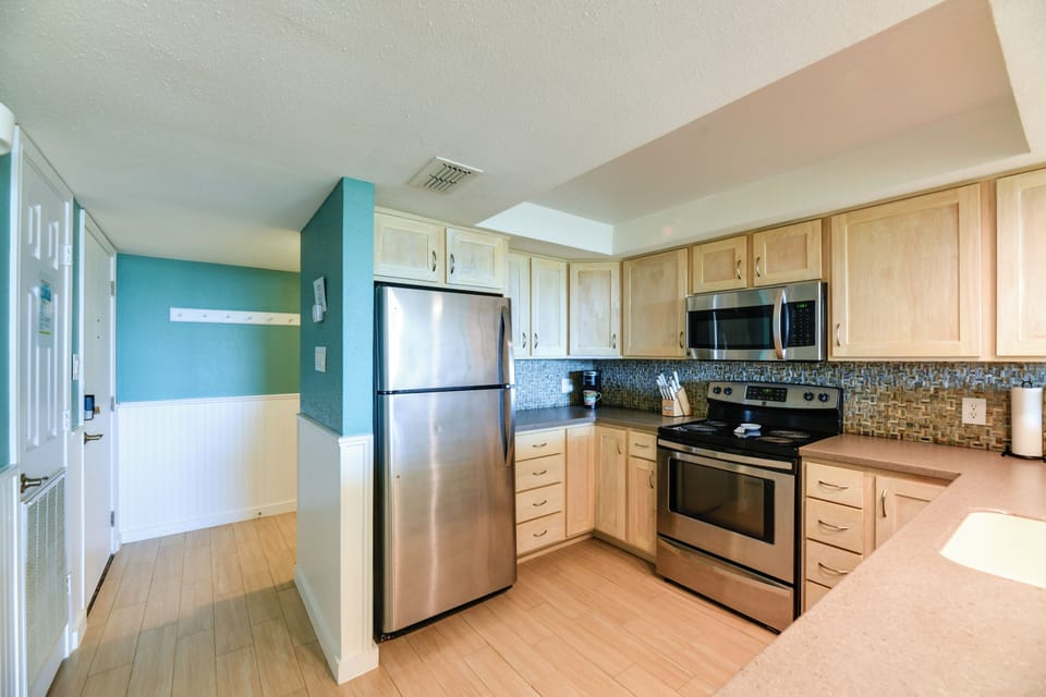 Kitchen | Equipped w/ Cooking Basics
