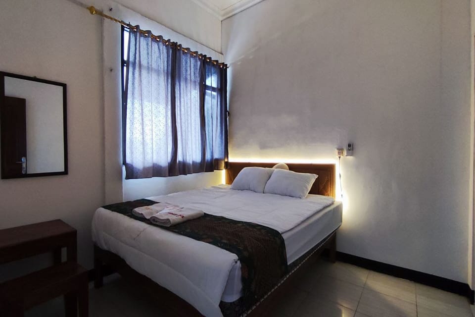 Deluxe Double Room | Free WiFi, bed sheets