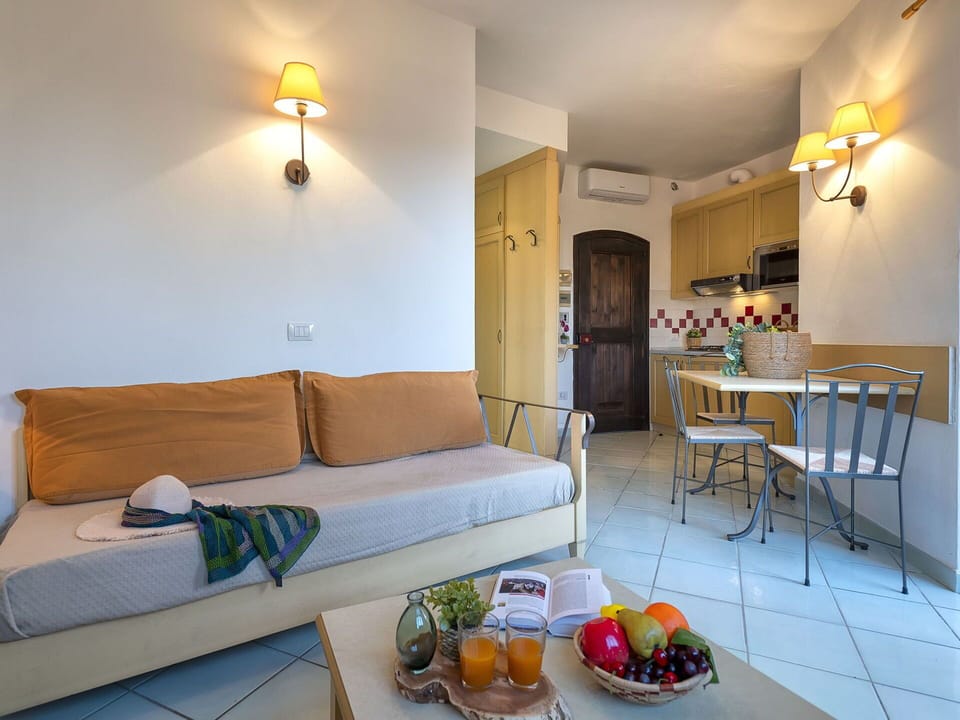 Couch, Table, Property, Furniture, Interior Design, Comfort, House, Flooring, Floor, Pillow