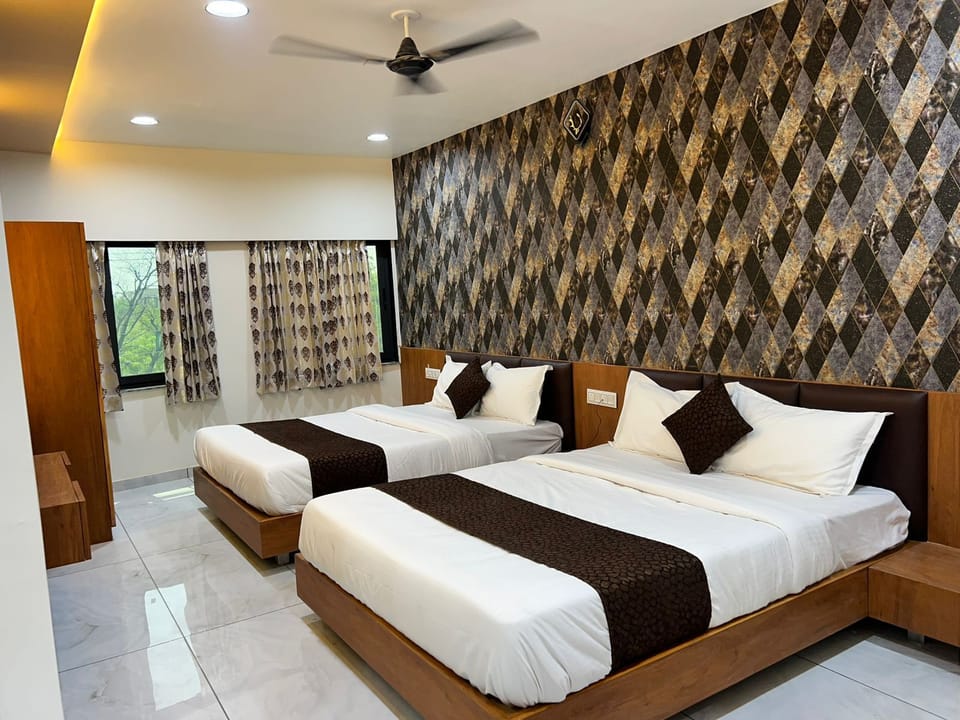 Luxury Room, City View | Egyptian cotton sheets, premium bedding, down comforters