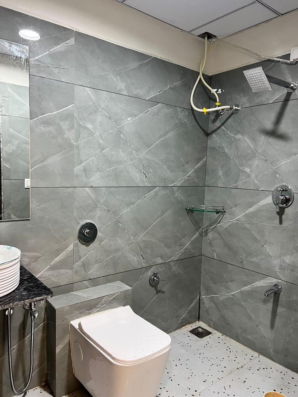 Luxury Room, City View | Bathroom | Shower, towels, soap, shampoo
