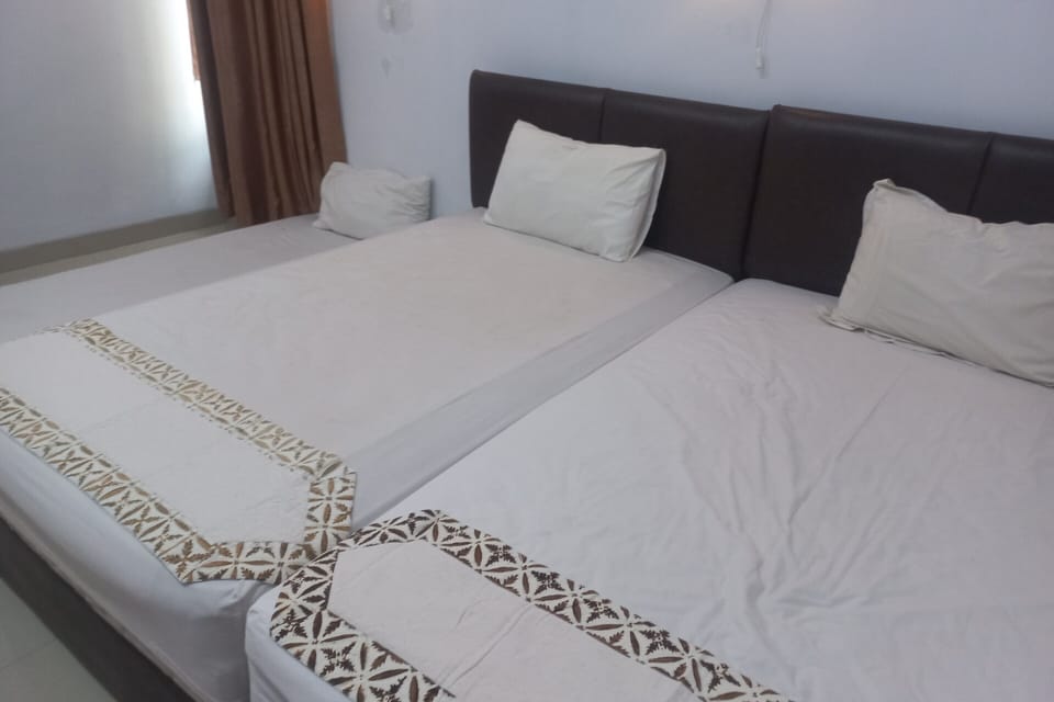 Triple Room | Free WiFi, bed sheets