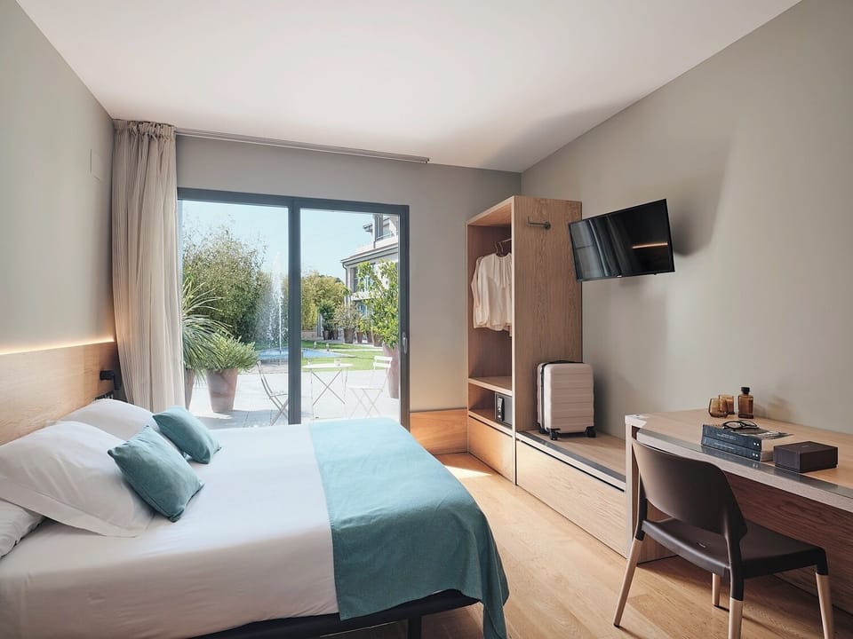 In-room safe, laptop workspace, free WiFi, bed sheets