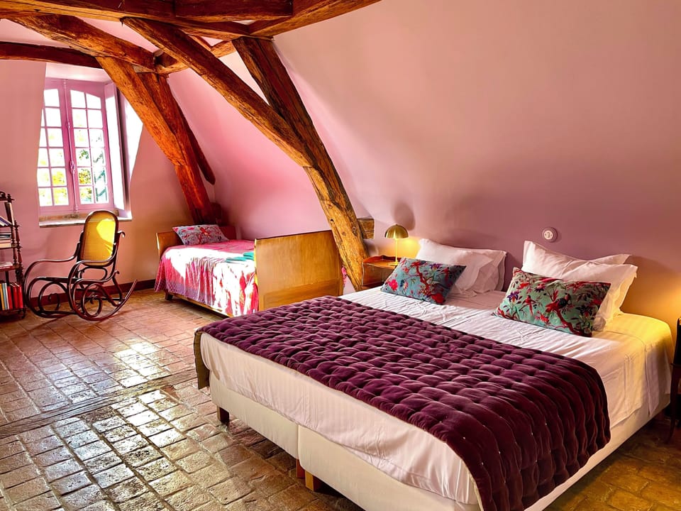 Junior Suite Mirage | Premium bedding, down comforters, individually decorated