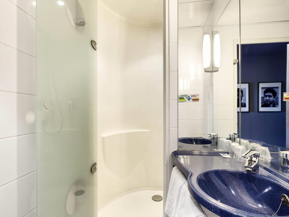 Triple Room, Multiple Beds | Premium bedding, pillowtop beds, desk, soundproofing