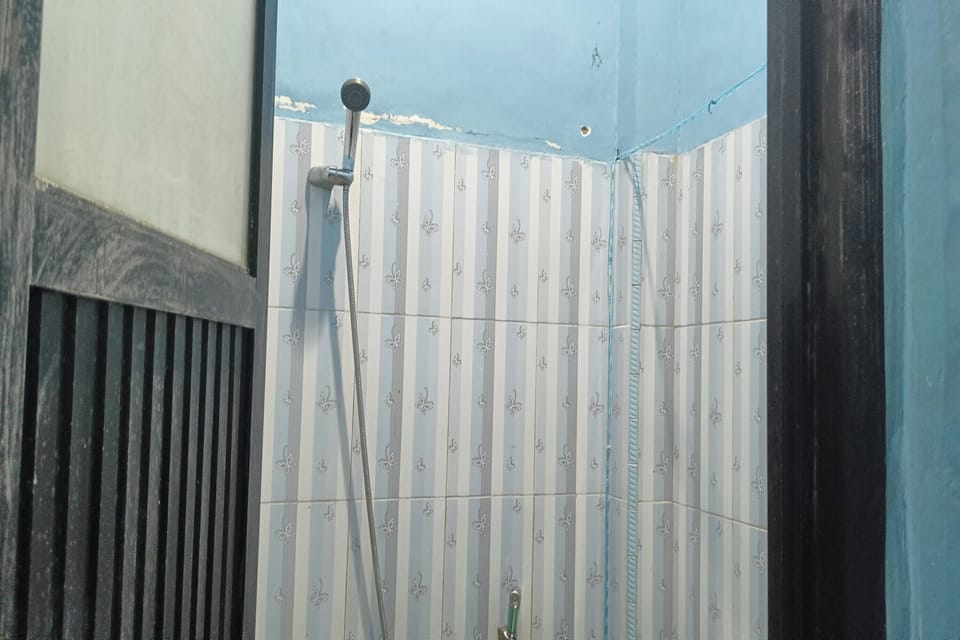 Standard Double Room | Bathroom | Shower, towels, soap