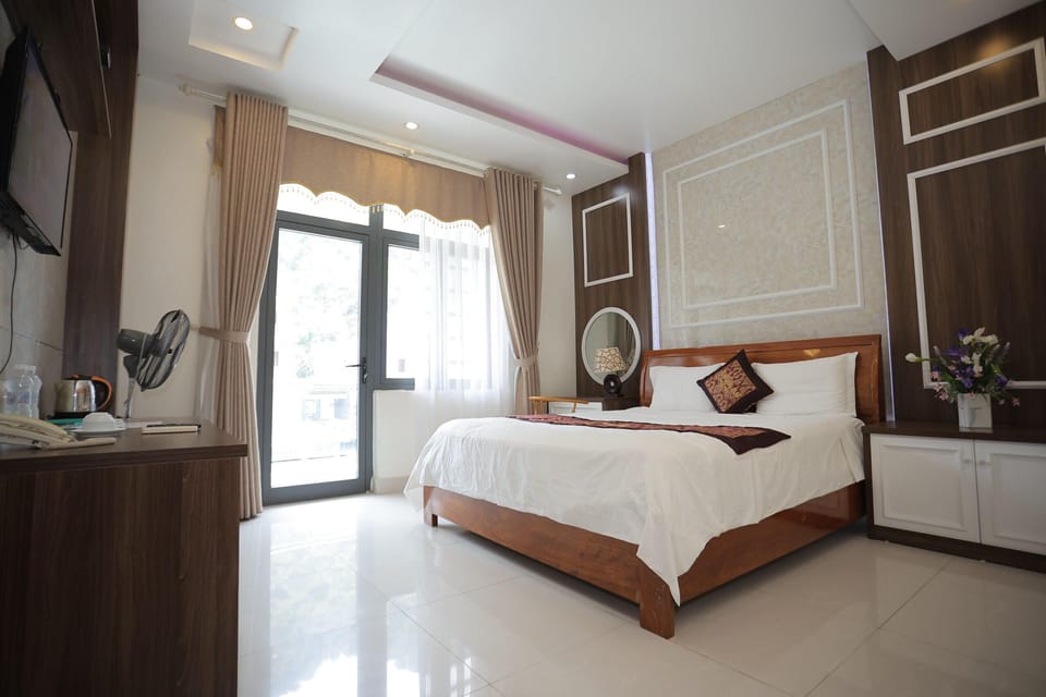 Double Room, Mountain View | Desk, soundproofing, free WiFi, bed sheets