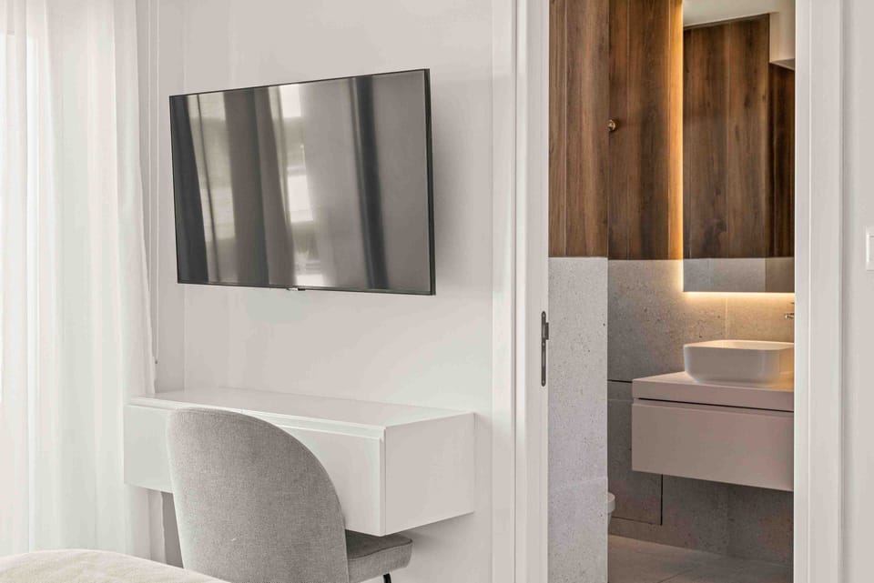 Luxury Suite | 1 bedroom, in-room safe, blackout drapes, iron/ironing board