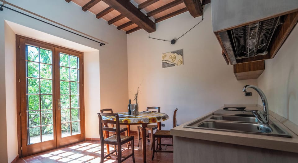 Standard Apartment | Private kitchen | Fridge, cookware/dishes/utensils