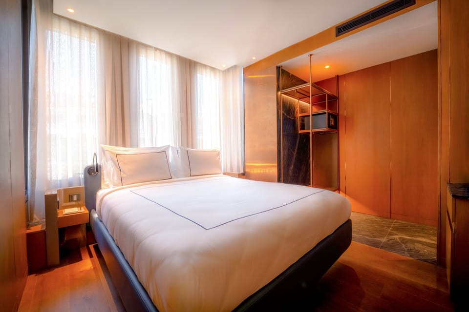 Superior Double Room, 1 King Bed, Non Smoking, Private Bathroom | Minibar, free WiFi, bed sheets