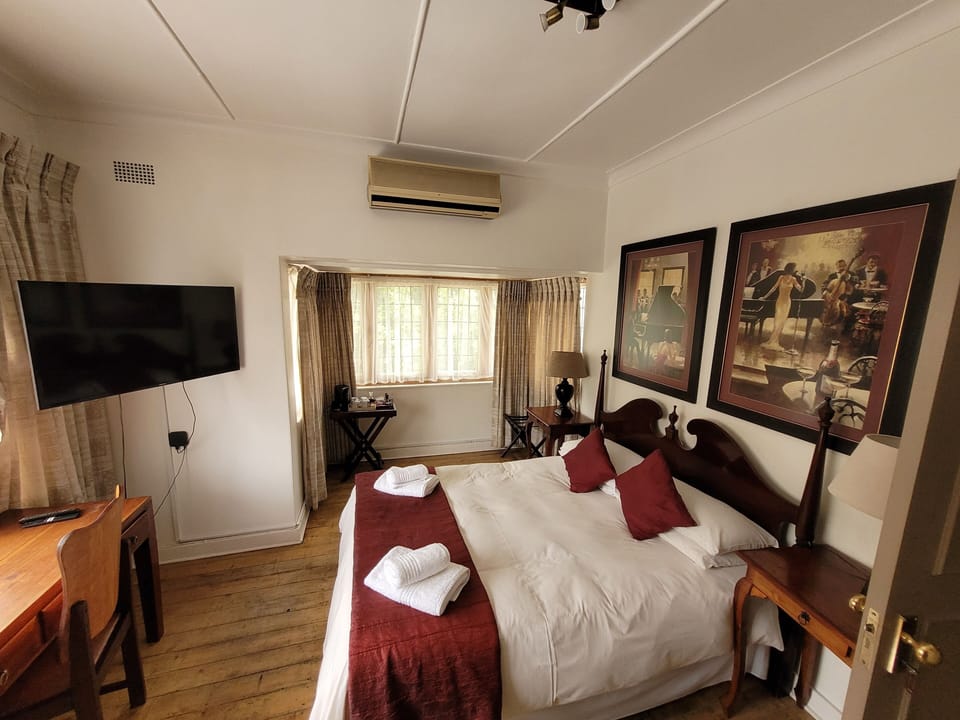 Comfort Double Room, 1 Bedroom, Non Smoking, Private Bathroom | Hypo-allergenic bedding, individually decorated, individually furnished