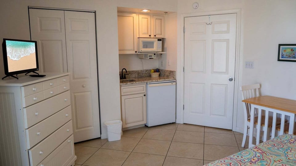 Condo, 3 Bedrooms | Interior