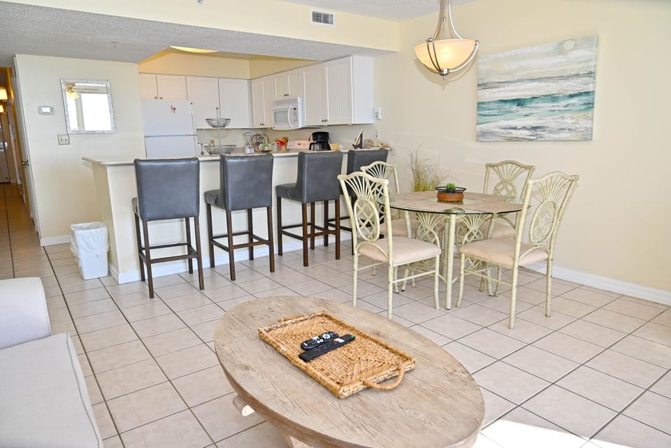 Condo, 1 Bedroom | Dining