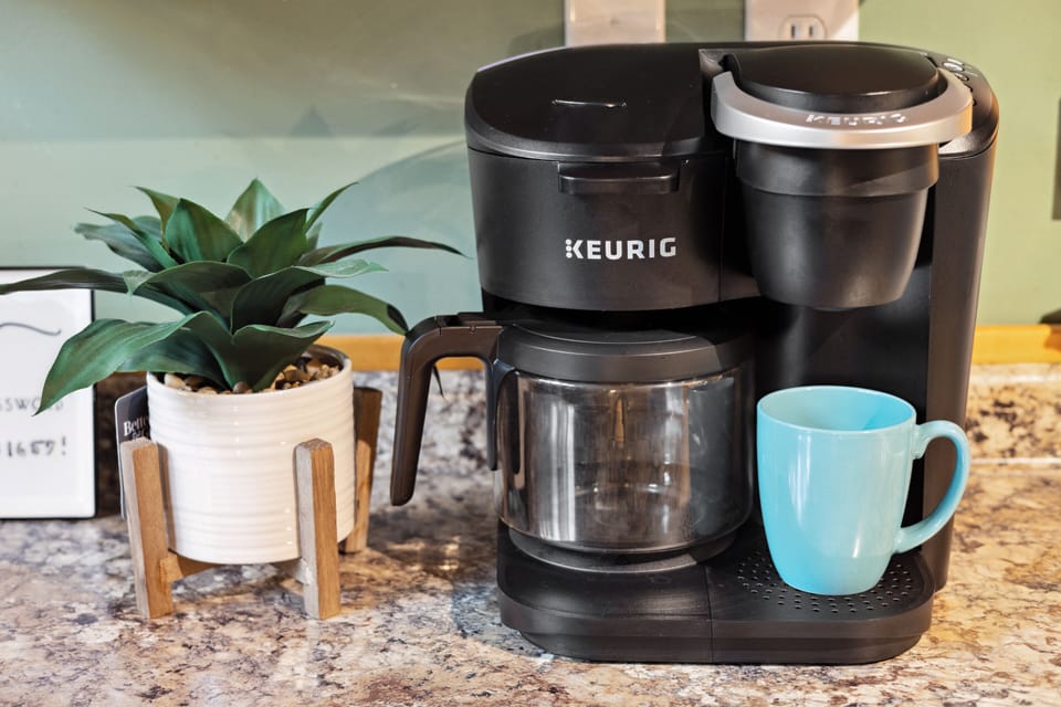 Cabin, 3 Bedrooms | Coffee and/or coffee maker