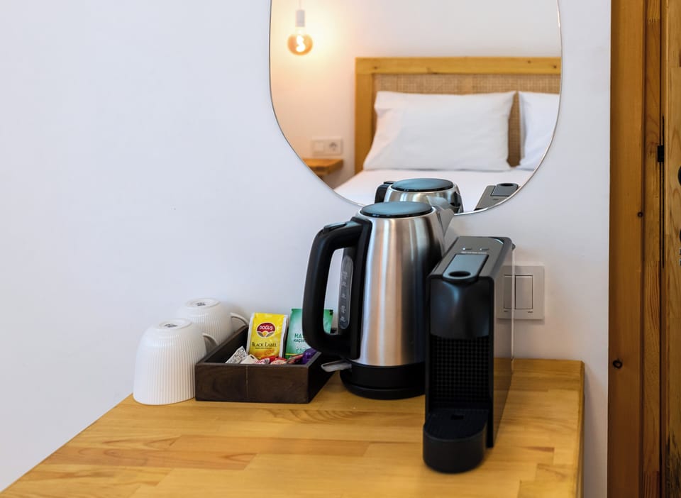 Superior Single Room | Coffee and/or coffee maker