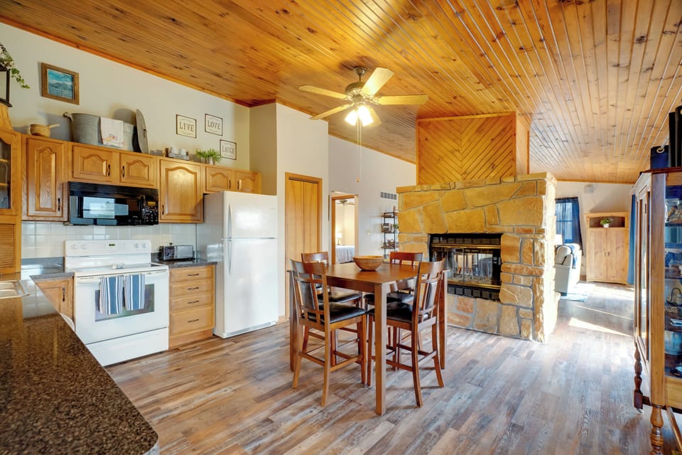 Cottage (2 Bedrooms) | Interior