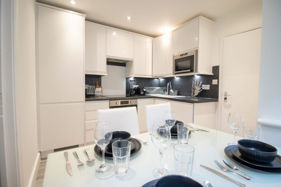 Apartment | Private kitchen | Fridge, microwave, oven, stovetop