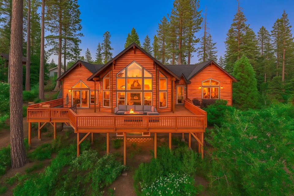 Welcome to Sunset Mountain Cabin! Where the views are stunning and the hot tub is waiting!