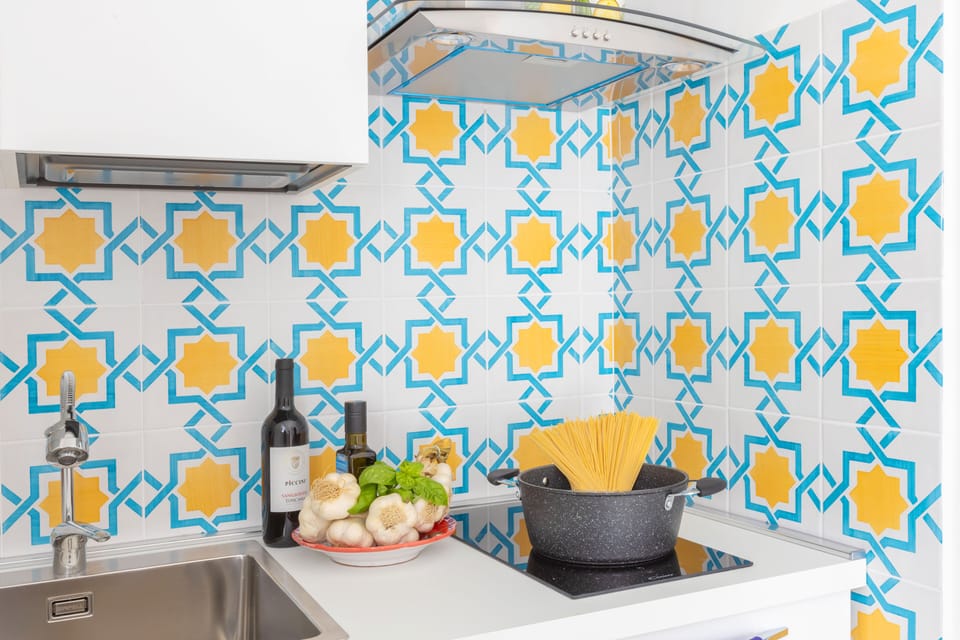 Panoramic House | Private kitchen | Full-size fridge, microwave, oven, stovetop