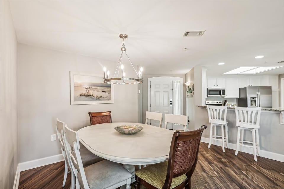 Dining Table with Seating for Six at 5507 Hampton Place