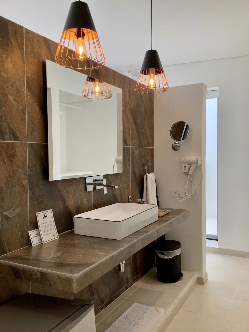 Deluxe Suite | Minibar, in-room safe, blackout drapes, free cribs/infant beds