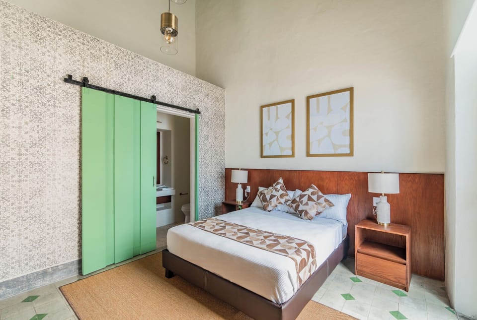 Comfort Room | In-room safe, laptop workspace, iron/ironing board (on request)