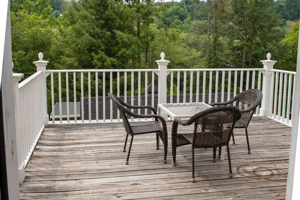 Main20House-10320The20Autumn-Veranda---001