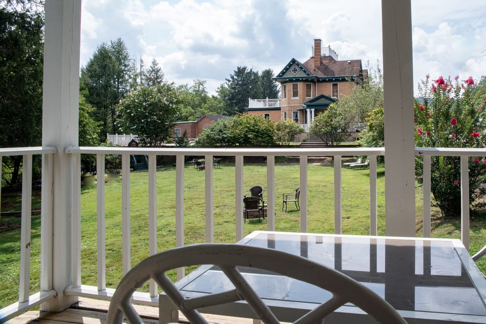 Carriage20House2030220The20Lilly20Pond---015