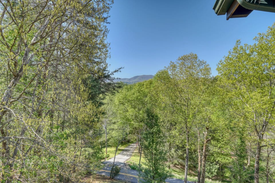 "Peaceful place, even saw deer out front in the morning." -Brett (April 2025)