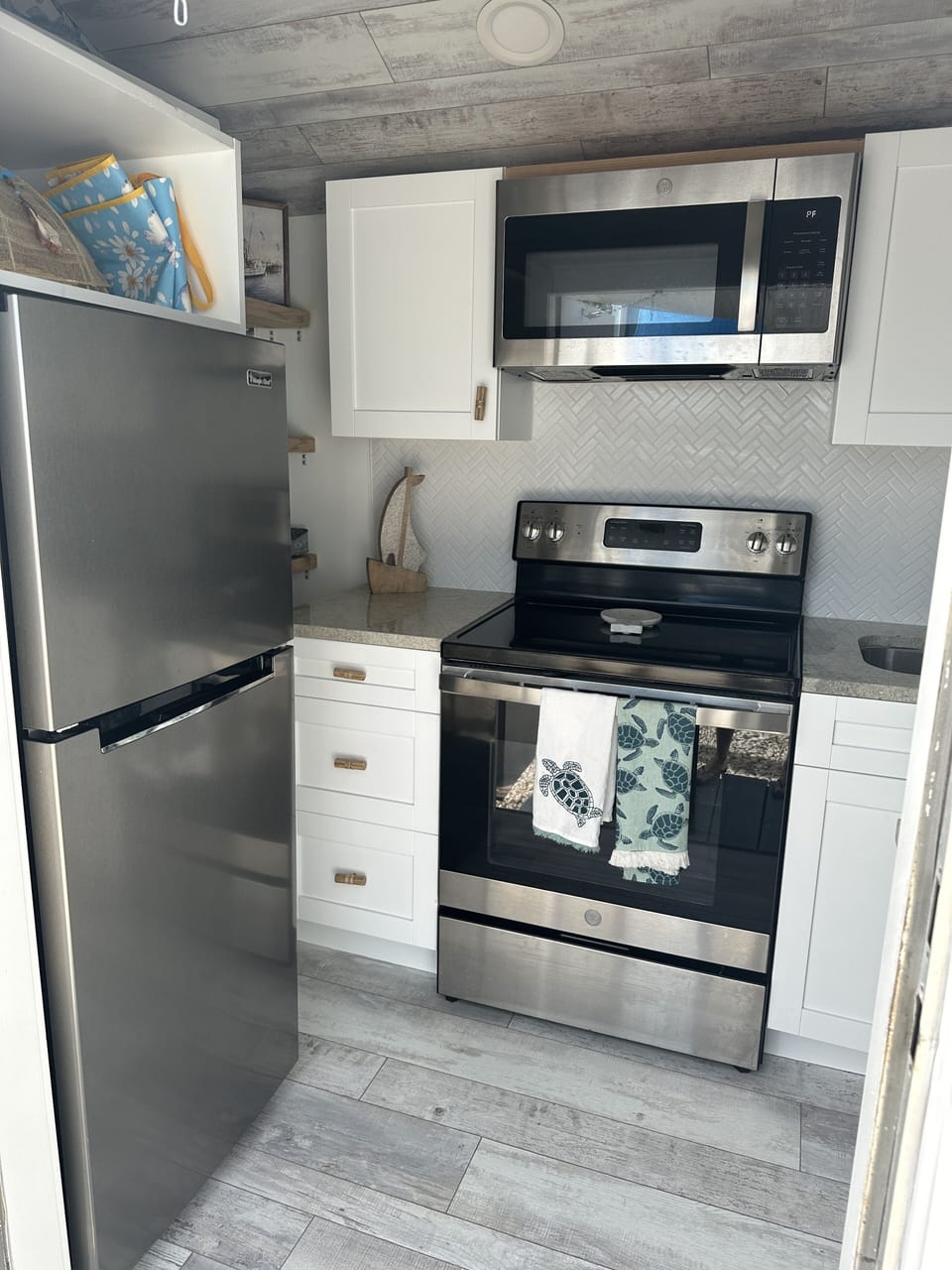 Outside Shed - Full Kitchen