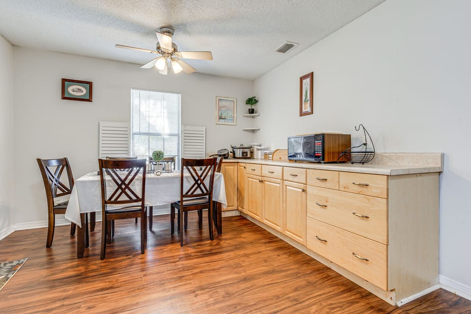 Dining Room | Crockpot | Microwave | Central A/C