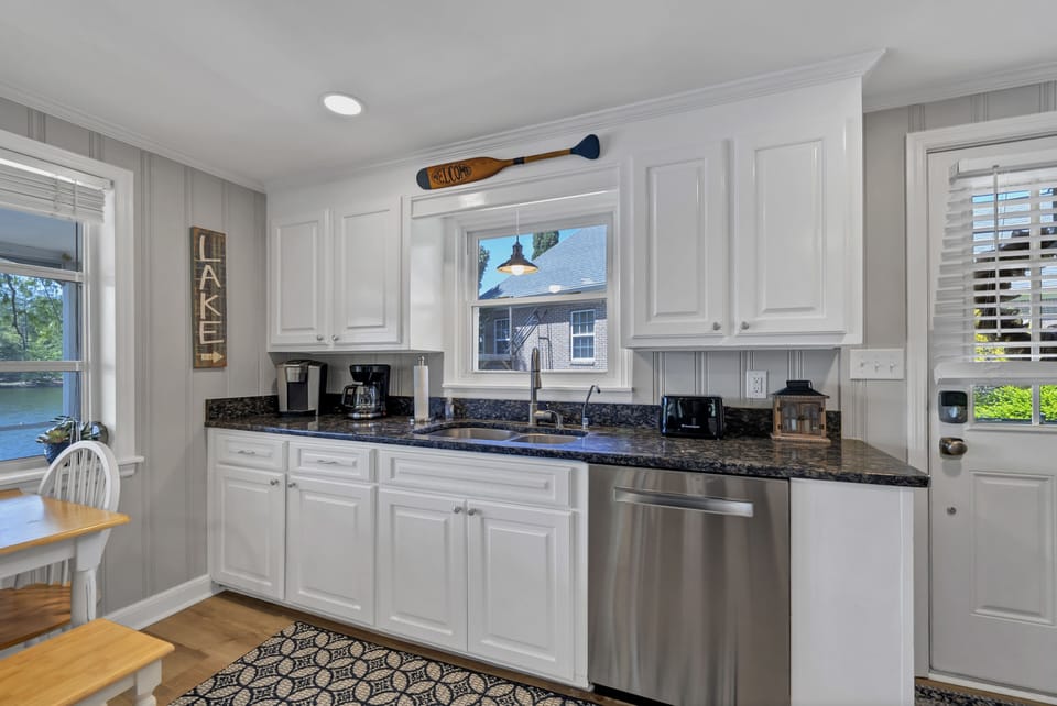 Bosch Dishwasher and reverse osmosis water dispenser, better than bottled water!