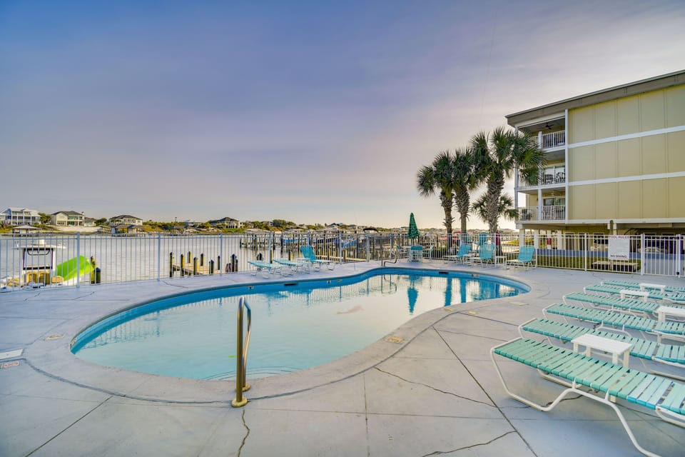 Dolphin Harbor | Community Pool | Single-Story Unit | 3rd-Floor Condo